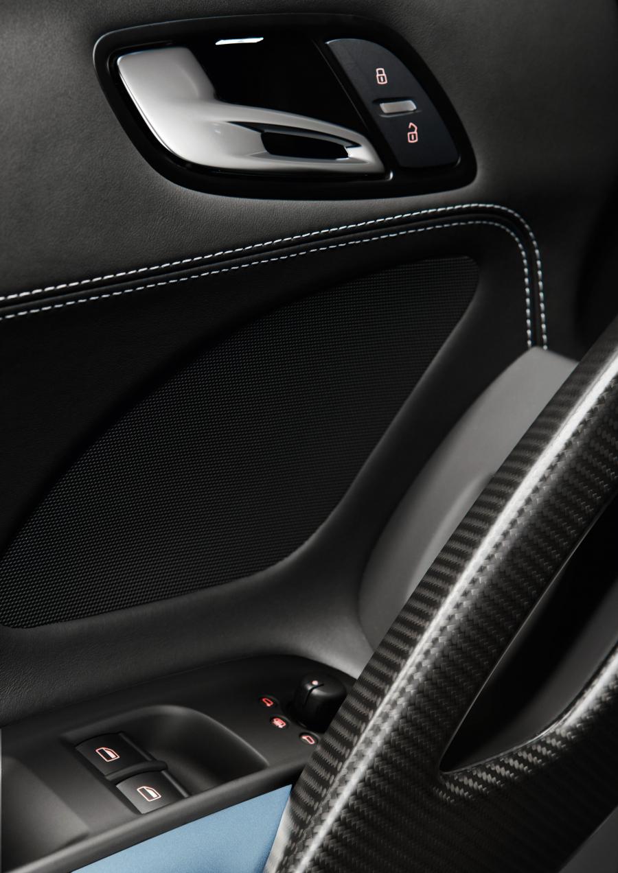 Детали интерьера Audi R8 GT Spyder 2011 года  (EU) (фото 11 из 31)